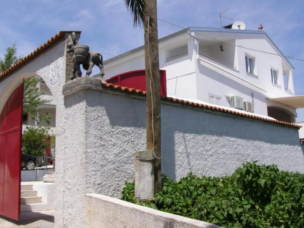 Apartment In Preko With Terrace, Air Conditioning, Wifi, Washing Machine