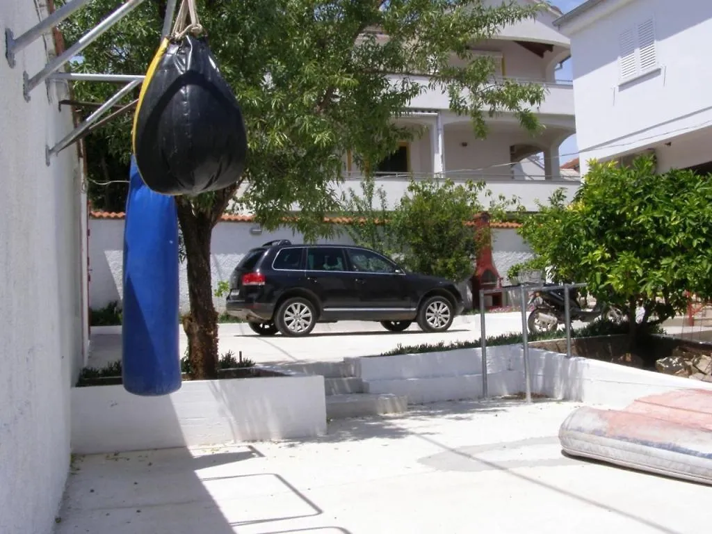 Apartment In Preko With Terrace, Air Conditioning, Wifi, Washing Machine 0*,