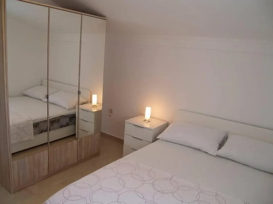 Apartment In Preko With Terrace, Air Conditioning, Wifi, Washing Machine